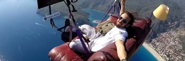 Kauč paraglajder šokirao svet