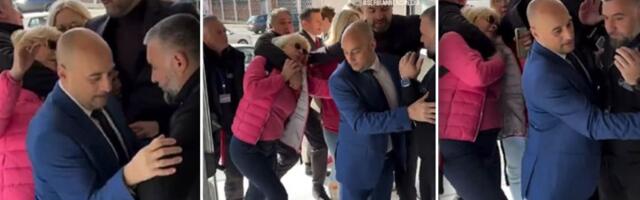 Davljenje na ulazu u Skupštinu Kragujevca: Ozbiljan incident na početku sednice (VIDEO)