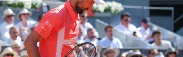 BRITANCI BRUTALNO NAPALI ĐOKOVIĆA: Teraju ga u penziju, poručuju mu da se raspada i potpuno ga otpisuju!