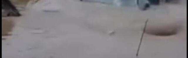 Dramatični snimci poplava u Grčkoj ulivaju jezu u kosti! Bujice razaraju sve pred sobom, automobili plivaju (VIDEO)