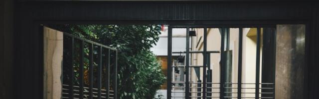 UPRKOS PROTIVLJENJU ANSAMBLA Bojan Suđić i zvanično direktor Filharmonije, Bodin Starčević koji ga podržava nije PR