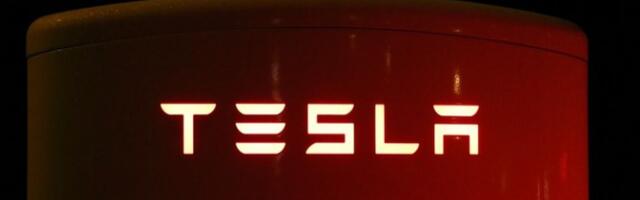 Tesla povlači više od 200.000 vozila u SAD zbog kašnjenja prikaza kamere za vožnju unazad