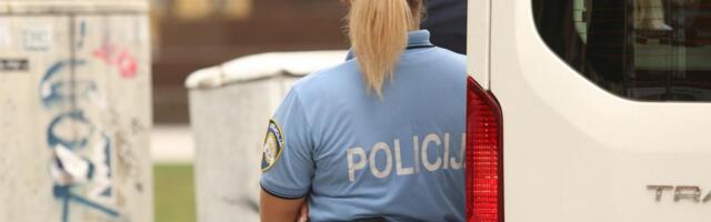VIDEO Incident u Zagrebu: Muškarac skakanjem po autima zaustavio saobraćaj, intervenisala policija