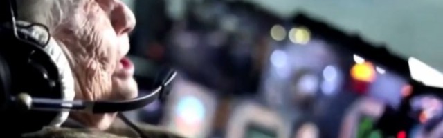 "GVOZDENA BAKA" VETERANKA DRUGOG SVETSKOG RATA NAPRAVILA NOVI PODVIG! Marija (99) preuzela upravljač u kokpitu Su-34! /VIDEO/