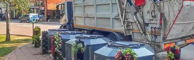 Cveće „čuva“ stražu i „motri“ na kabasti otpad…