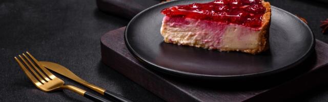 Čizkejk sa kompotom od malina