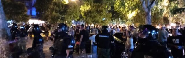 Pripadnici 'Kobri' u prostorijama vladajuće stranke u Novom Sadu