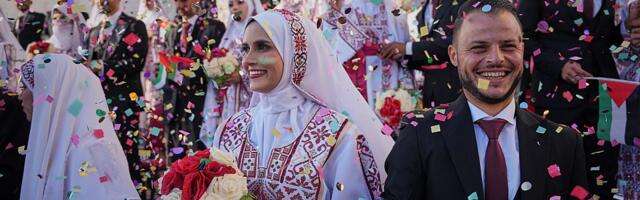 FOTO, VIDEO: U ruševinama Gaze održano masovno venčanje 54 para