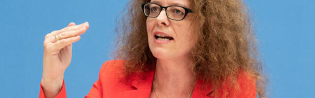 Снажна домаћа потражња и раст зарада гурају еврозону напред, али инфлација и даље претња