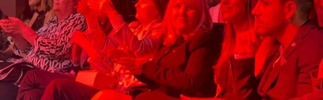 Majka i brat pevača u prvom redu, tu je i trudna žena Dade Polumente: Poznati na koncertu Saše Kovačevića