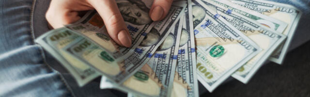 Svaka čast: Biznismen prodao firmu i podelio zaposlenima 240 miliona dolara bonusa