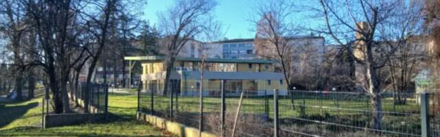 Dvorišta kragujevačkih vrtića oplemenjena novim sadnicama (FOTO)