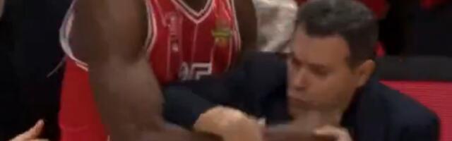 Kum Željka Obradovića izgubio živce usred utakmice, jedan od najboljih trenera Evrope izazvao totalni haos