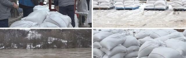 HAOS U SRBIJI ZBOG LEDENE KIŠE I NEVREMENA! Opsadno stanje u više mesta, ovaj grad se sprema za NAJGORI SCENARIO - PO PROGNOZI, CRNO MU SE PIŠE! (FOTO)