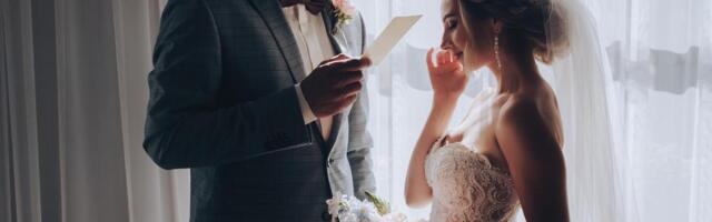 "Da li ste vi normalni, za te pare može mlada da se kupi!" Žena pitala koliko da stavi u kovertu za svadbu, kad je rekla cifru, svi zanemeli!