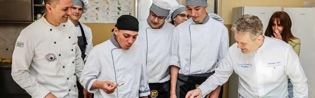 „Ovo je nova šansa“: Učenici oduševljeni modernom kuvarskom učionicom u Zrenjaninu