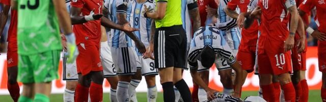 "Argentina i FIFA ponovo udaraju!" Embolov crveni karton napravio haos, navijači besni jer misle da Mesi namešta