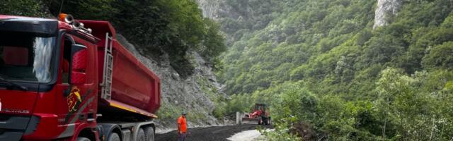 SPC na Kosovu ukazuje na radove u blizini manastira Dečani, opština tvrdi da je reč o održavanju