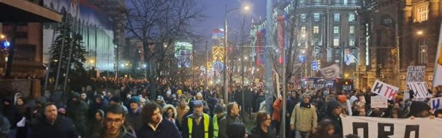 Građani Zvezdare u šetnji do Cvetkove pijace, podrška studentima i prosvetarima (VIDEO)