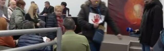 Opozicija u Ćupriji solidarna sa studentima: Napustili sednicu uz pištaljke (FOTO)