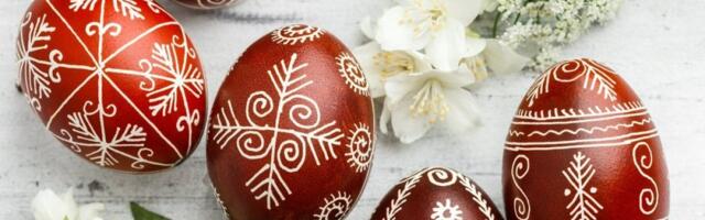 Tradicionalno ukrašavanje jaja voskom! Starinska tehnika koja se prenosila s kolena na koleno (VIDEO)