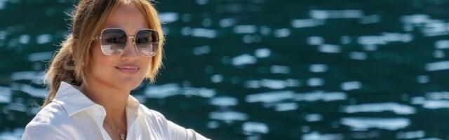 Dženifer Lopez uhvaćena kako "muva" zgodnog i misterioznog muškarca na jahti (FOTO, VIDEO)