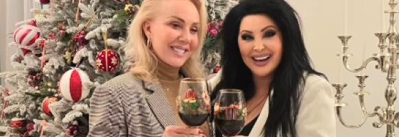 Brena otišla kod Dragane Mirković: Zabavljaju se u dvorcu, iza njih jelka od 3 metara (FOTO)