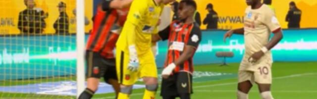 Nasrnuo na saigrače i hteo da ih bije: Milan Borjan napravio HAOS na utakmici (VIDEO)