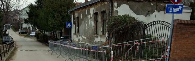 Kuća koja se urušava konačno ograđena, Nišlije i dalje traže trajno rešenje