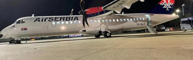 Слетео авион Ер Србије са 250 наших држављана из Дубаија