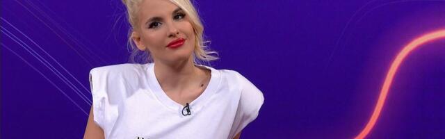 "UPOZNALI SMO SE PREKO VERSKE GRUPE NA INTERNETU" Pevačicu bivši prevario sa muškarcem, a ona se sad udala i otkrila sve o novom partneru