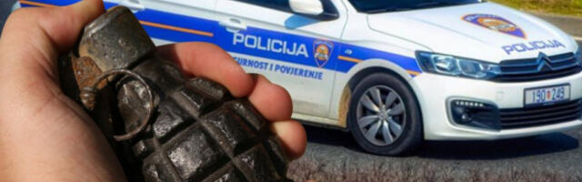 PIJAN SEDEO U PARKU S BOMBOM U RUKAMA! Drama u centru grada, policija ga okružila sa svih strana!