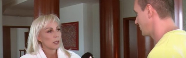BRENA VODITELJU OPALILA ŠAMARČINU - PAO NA POD! Pevačica POBESNELA zbog OVOG pitanja - SKANDAL PRED KAMERAMA! /FOTO/