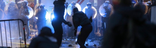 Veliki neredi u Briselu, zapaljene policijske stanice i vozila