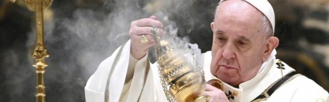 SVET ZABRINUT, ŠTA SE DEŠAVA SA POGLAVAROM RIMOKATOLIČKE CRKVE?! Papa Franja otkazao tri učešća zbog BOLOVA U KRSTIMA!