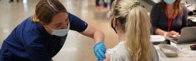 Korona virus: U Srbiji danas 50 odsto vakcinisanih jednom dozom, Britanija razmatra uvođenje dodatne injekcije