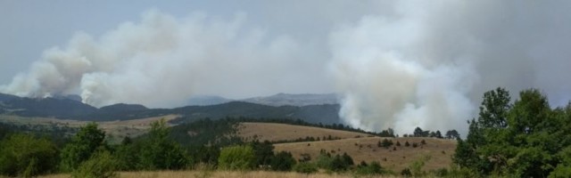 Crni vrh i dalje u vatri, borba za ljude i objekte