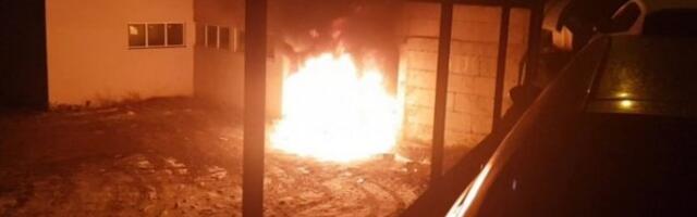 NASTAVLJA SE TEROR NAD SRBIMA SA KiM! U Južnoj Mitrovici zapaljen automobil sa srpskim registarskim tablicama!