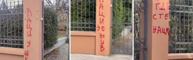 "Ćaci je živ“ i "Gde ste naci“: PROVOKATIVNI grafiti osvanuli na Jovinoj gimnaziji