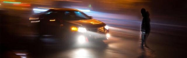 MUP UPUTIO APEL SVIMA RODITELJIMA, PEŠACIMA I VOZAČIMA! Ako se krećete pored kolovoza trebalo bi da nosite jednu stvar na sebi, svima spasava ŽIVOT!