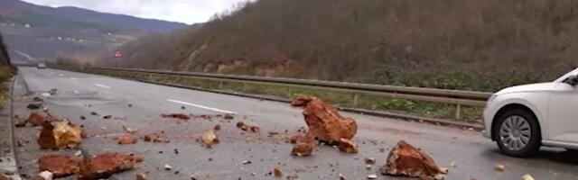 OPASNI ODRONI NA PUTEVIMA Padavine i mraz povećavaju rizik od nesreće, najčešći u Zlatiborskom okrugu