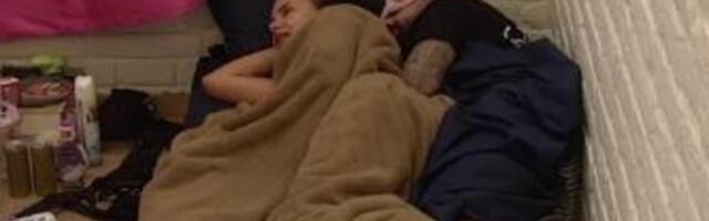 RAZOTKRILA MU FETIŠ U LAJVU NA PINKU! Otišla pod pokrivač sa bivšim ROBIJAŠEM, pa ZGROZILA NAROD - "Voliš to?"