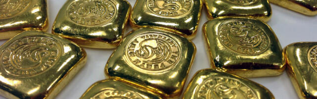 Цена злата осетно пада због Блиског истока и каматних стопа