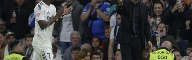 "Bolji si kao bek!" Vinisijus opet pravi haos, zaratio sa familijom Simeone - usred meča!