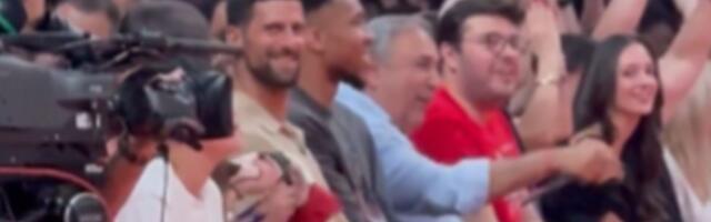Đoković pevao pesmu Delija i Olimpijakosa, Janis nije mogao da veruje šta se dešava na tribinama