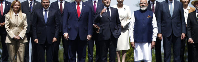 Макрон имао тежак разговор са Трампом