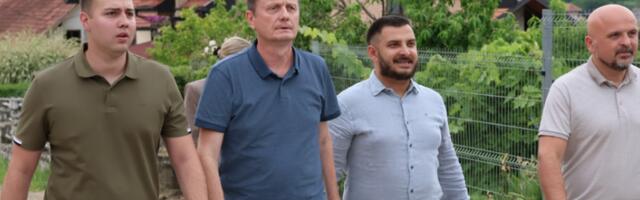 Глишић у селу Прилипац разговарао са мештанима о проблемима