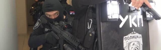 EVO KAKO JE U BEOGRADU UHAPŠEN EKSTREMISTA! Hvalio se pretećom fotografijom sa puškom i zastavom Islamske države (VIDEO)