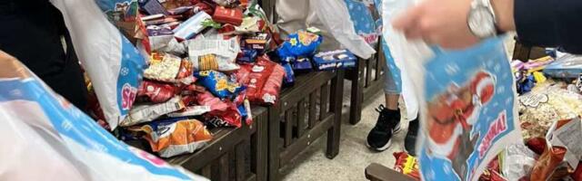 PROKUPAČKI GIMNAZIJALCI REŠILI DA OBRADUJU MALIŠANE: Prave novogodišnje paketiće! Stići će do dece kojoj će ovaj mali znak pažnje doneti veliku radost