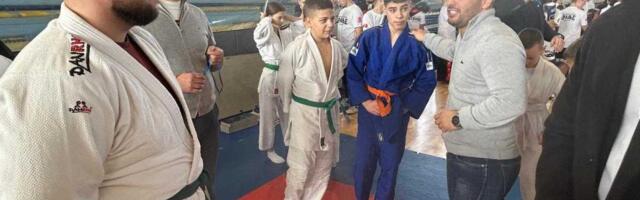 GLEDAM U VAS I VIDIM BUDUĆE POBEDNIKE! Olimpijski šampion Davor Štefanek na Malom sajmu sporta u Vranju